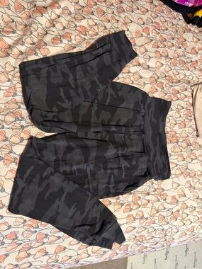 Athleta Black & Gray Camo Salutation Jogger